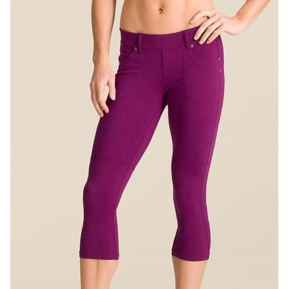 Athleta Pants - Athleta Bettona Jegging Capri XS in Raspberry